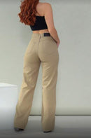 Calça wide leg rasgada no joelho